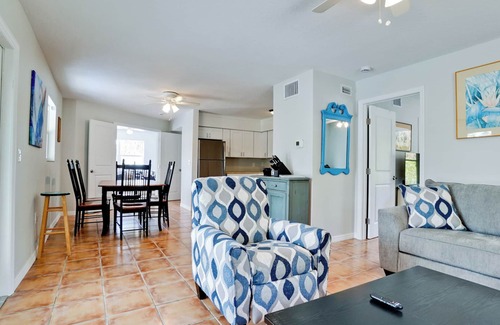 Holmes Beach House | PETS STAY FREE! Heated Pool 1.5 Blocks from Beach Good for Couples or Families
