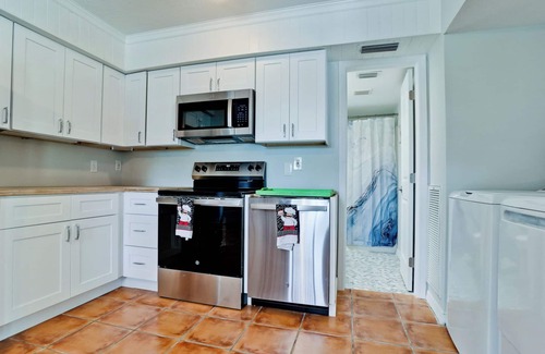 Holmes Beach House | PETS STAY FREE! Heated Pool 1.5 Blocks from Beach Good for Couples or Families