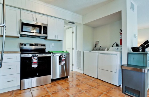 Holmes Beach House | PETS STAY FREE! Heated Pool 1.5 Blocks from Beach Good for Couples or Families