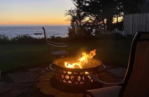 Harbor House | Pets welcome. Great Ocean View . Remodeled Kitchen. Fire Pit. BBQ Free WiFi.