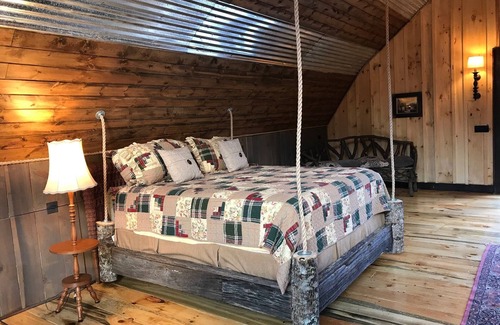 Sugar Grove Cabin | Petting Zoo & Ziplines, HOT TUB,1000+ ft Trout creek & HUGE Slip n Slide!