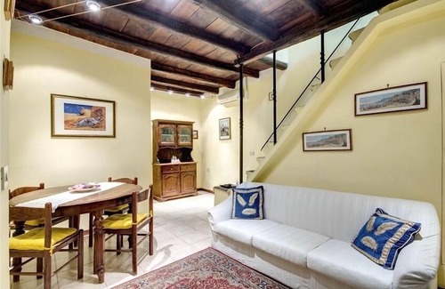 Rione VI Parione Apartment | PF Apartment 2 Bedroom- and you're in Piazza Navona CIN:IT058091C2SLMC5MBC