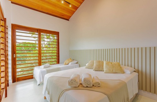 Castelo da Torre House | PF76 Casa Alto Padrão 5 Suites - Praia Bella, with exclusive access to the beach!