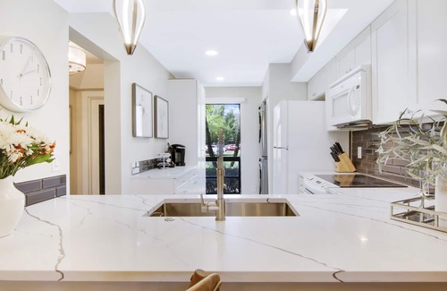 Hunt Club Condo | PGA National Golf Villa, Golf Views, Pool, Beaches, Walk to Resort, Spa, Dining