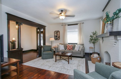 Pittsburgh House | PGH City Home - Lovely 3 BR, 1.5 BA, Sleeps 7+ w/Ultra Suited Location
