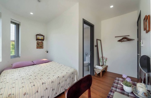 Hue Villa | Phòng yên tĩnh có hồ bơi và ban công