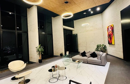 Queretaro Apartment | PH 24th floor overlooking the arches of Queretaro