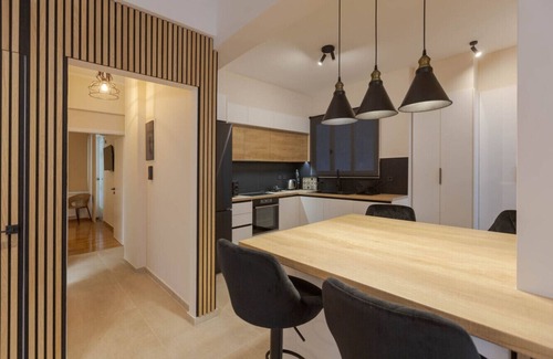 Platia Viktorias Apartment | Phaedrus Living: Athens Metsovou Residence
