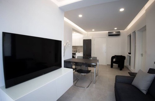 Skala Apartment | Phaedrus Living: Luxury Mackenzie Flat