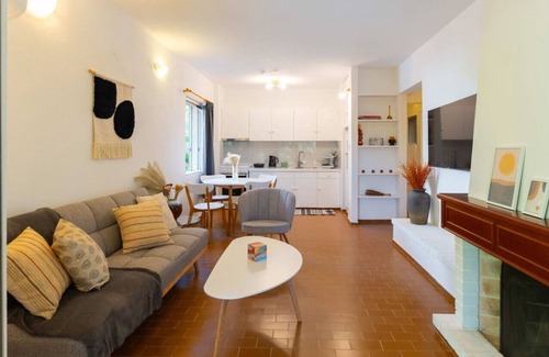 Saronida Apartment | Phaedrus Living: Saronida Seaside Flat