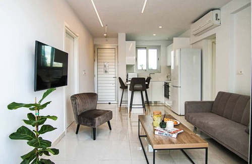 Paphos Apartment | Phaedrus Living Seaside Executive Flat Harbour 208