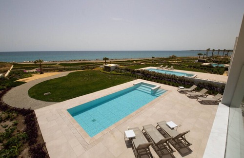 Softades Villa | Phaedrus Living: Serenity Waves Villas No.5