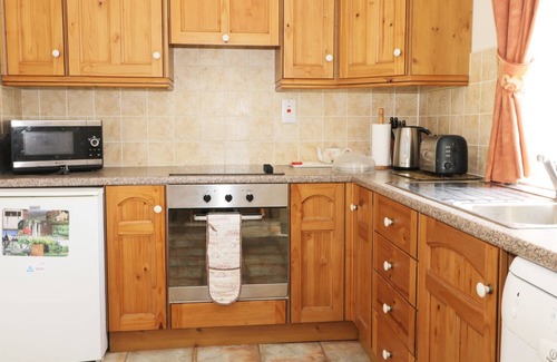 Alford Cottage | PHEASANT COTTAGE, pet friendly, with a garden in Rigsby