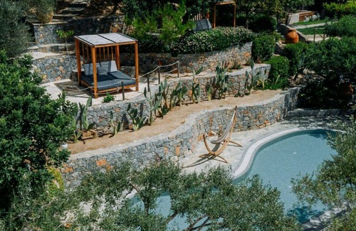 Agia Galini Villa | Phenomenal Agios Vasilios Suite | Gadjah Suite | 1 Bedroom | Min. Children Age:.