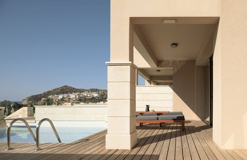 Agia Galini Villa | Phenomenal Agios Vasilios Suite | Gadjah Suite | 1 Bedroom | Min. Children Age:.