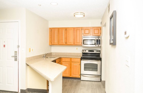 Primos Secane Apartment | Philadelphia Suites-Extended Stay