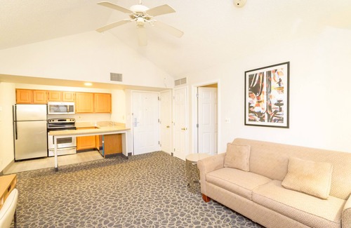 Primos Secane Apartment | Philadelphia Suites-Extended Stay