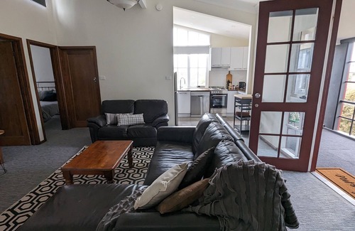 Smiths Beach Apartment | PHILLIP ISLAND Smiths BeachnStunning 2br ApartmentnWalk 1min Beach 5min GP Track
