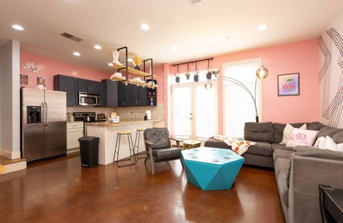 West End Condo | Phillips Place Condo 05