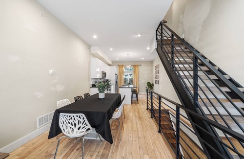 South Philadelphia House | Philly skyline with rooftop jacuzzi