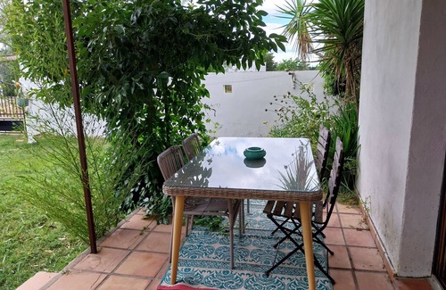 Vestric-et-Candiac House | Philomène Lovely little house, surrounded by greenery with a view of the pool.