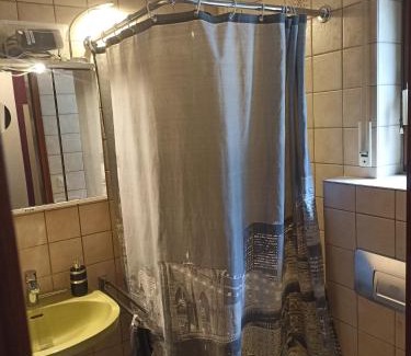 Leinfelden-Echterdingen Apartment | Phils cozy apartment bed and breakfast self check in near Airport
