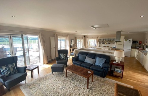 Kippford Cottage | Phoenix Cottage - a house that sleeps 8 guests in 3 bedrooms