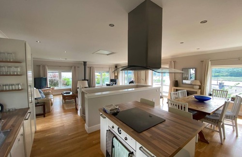 Kippford Cottage | Phoenix Cottage - a house that sleeps 8 guests in 3 bedrooms
