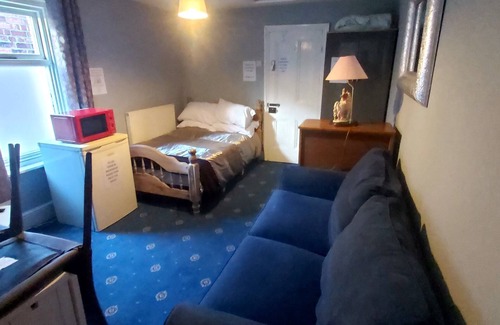 Barrow-in-Furness House | Phoenix Guest House