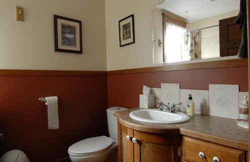 Stettler Bed & Breakfast | Phoenix House B&B