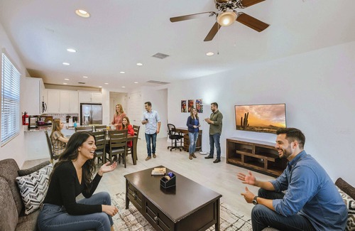 Estrella Village House | Phoenix Monthly Gem-Pet Friendly-Parking-Fast Wifi!
