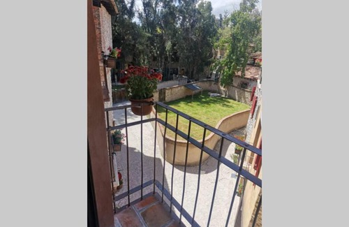 Santeagueda Apartment | Piacere loft Val'Quirico. Bed, Jacuzzi & Coffe