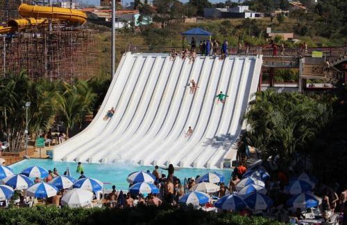 Caldas Novas Apartment | PIAZZA DiROMA CALDAS NOVAS ACQUA PARK INCLUSO ATÉ 5 PESSOAS COM CAFÉ DA MANHÃ