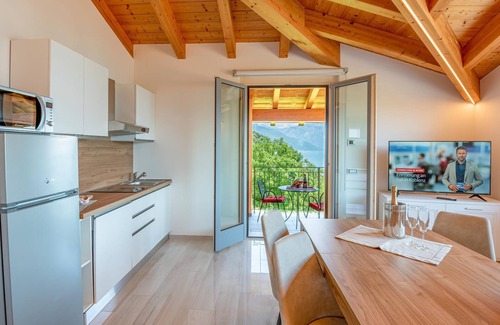 Musso Apartment | Piccola Orchidea Finestra on the Lake