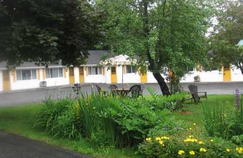 St. Andrews Hotel | Picket Fence Motel