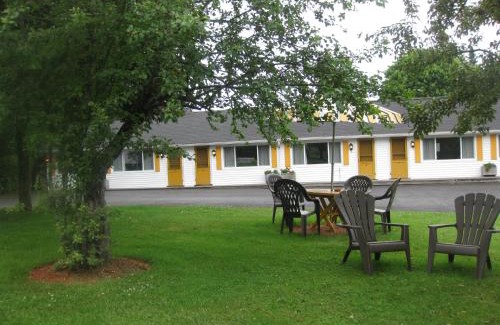St. Andrews Hotel | Picket Fence Motel