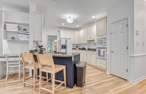 High Point House | Pickleball, Basketball, Movie Theater, King Beds