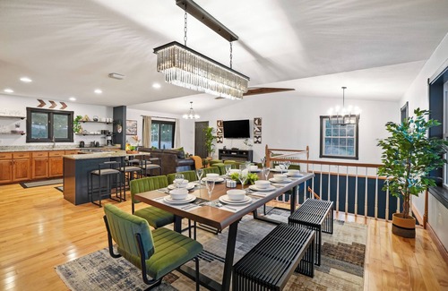 Laurelville House | Pickleball-GameRoom-PingPong-PoolTbl-HotTub-Gym