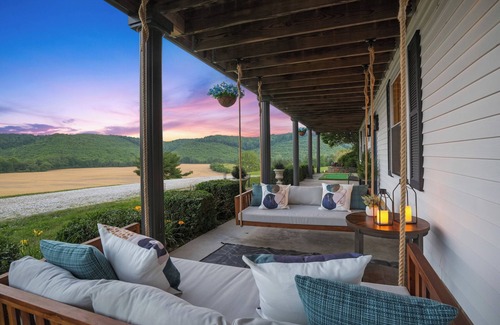 Laurelville House | Pickleball-GameRoom-PingPong-PoolTbl-HotTub-Gym