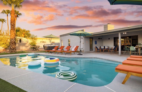 Thunderbird Desert Estates House | Pickleball, Pool, Arcade, Poker Table, Basketball, Bocce, & Golf | Fairway Oasis