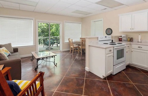 Waterloo House | Pickwick Lake Access | 6BR w/Firepit & Kayaks