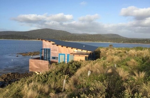 Coles Bay House | Picnic Island, Freycinet, Tasmania.
