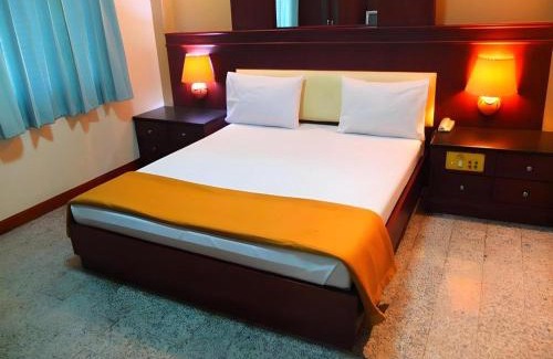 Tha Thaewawong Hotel | Picnic Sriracha Hotel