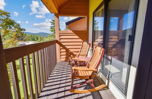 Killington Condo | Pico F305 Ski right to the lifts at Pico Vaulted ceilings Light and Bright. (please note this unit has NO AIR CONDITIONING)