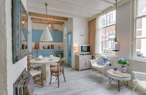 Scheveningen Badplaats House | Picturesque fisherman's house near the beach