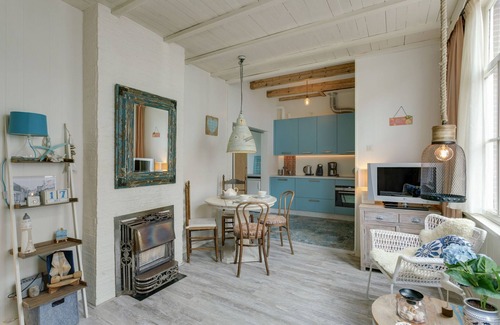 Scheveningen Badplaats House | Picturesque fisherman's house near the beach