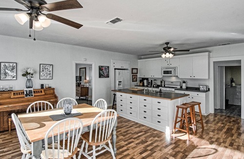 Anderson House | Picturesque Getaway on the Sacramento River - Perfect for Groups and Families