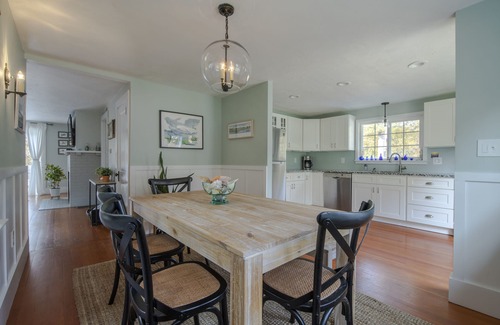 Hyannis House | Picturesque Pond Front Property - The Beach Glass Cottage