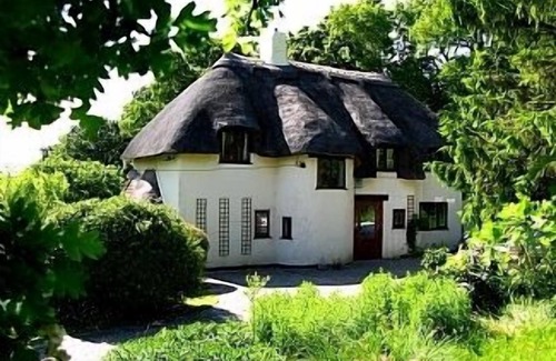Fiddington Cottage | Picturesque Thatched 4 bedroomed Cottage between Quantock Hills and Sea