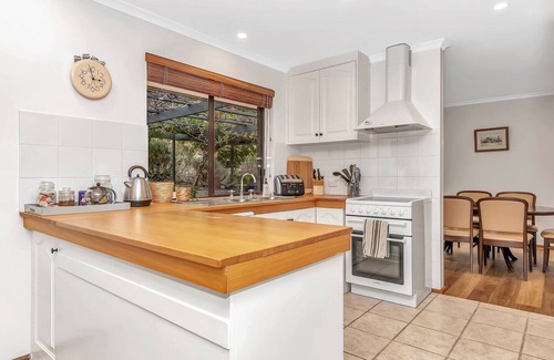 McLaren Vale House | Picturesque Vineyard Farmhouse Nestled on 40 Acres